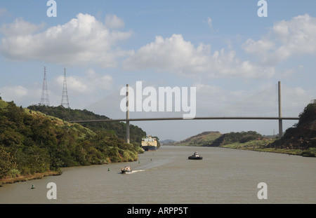 Il Centennial ponte attraversa il Canale di Panama, appena a nord di Pedro Miguel si blocca. Il ponte aperto nel 2004. Foto Stock