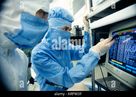 Fabbricazione di semiconduttori in fabbrica di Siemens nei pressi di Newcastle Inghilterra Foto Stock