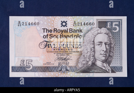 dh Royal Bank of Scotland MONEY SCOTLAND UK Scottish Five banconota da 5 rbs tagliata in libbre Foto Stock