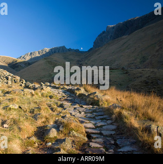 Guardando verso Scafell Pike, vicino Wast Water, Lake District, Cumbria, Inghilterra Foto Stock