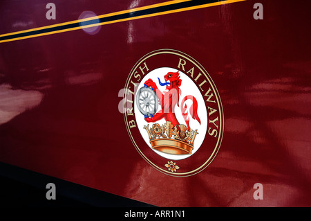 British Railways Crest on Pullman Carriage Goathland Station North Yorkshire Moors Railway Inghilterra Regno Unito GB Great B. Foto Stock