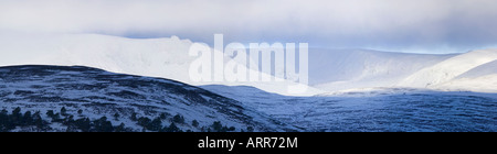 Beinn un'Bhuird e Cairngorm plateau Foto Stock