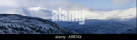 Beinn un'Bhuird e Cairngorm plateau Foto Stock