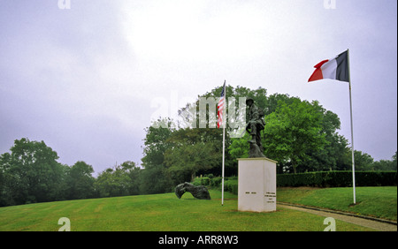 Iron Mike memoriale per gli uomini della ottantaduesima Airborne Division sul fiume Merderet a La Fiere Normandia Francia Foto Stock