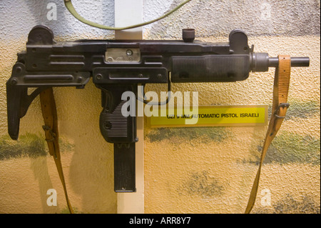 Un Uzi pistola automatica presso la collezione Muckleburgh, Weybourne, Norfolk, Regno Unito Foto Stock