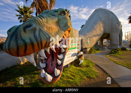 Le repliche dei dinosauri Cabazon arresto carrello Cabazon California USA Foto Stock