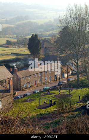 Shaftesbury Dorset Inghilterra bordo della città sede dei terreni agricoli e un campo giochi per bambini paesaggio invernale Foto Stock