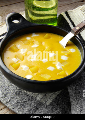 Locra de papas ecuadoriana zuppa di patate alimentari editoriale Foto Stock