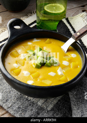 Locra de papas ecuadoriana zuppa di patate alimentari editoriale Foto Stock
