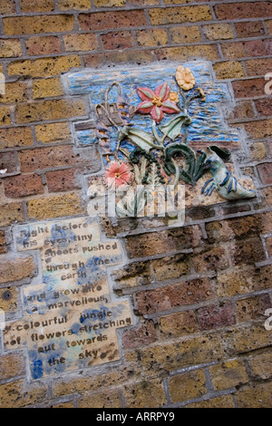 "A Thames favola' Wall art da Amanda cerniera in Greenwich sulla Thames Path Foto Stock