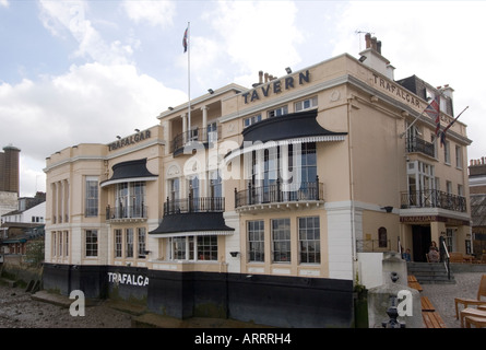 Il Trafalgar Tavern sulle rive del fiume Tamigi a Greenwich nel Sud di Londra GB UK Foto Stock