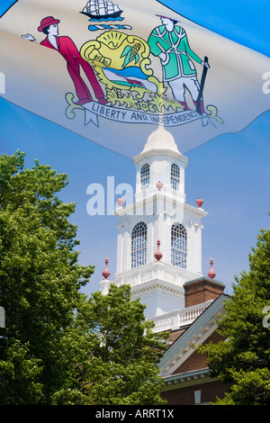 Montage immagine del campanile di Dover Delaware Capitol Building con Delaware Stato bandiera Foto Stock