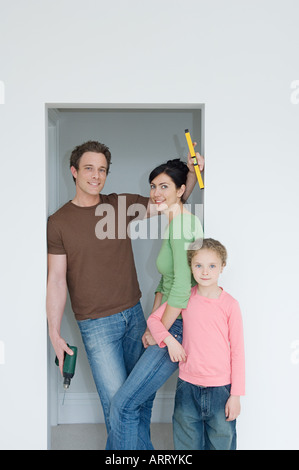 Famiglia nella nuova casa Foto Stock