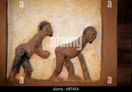 Abomey Benin Palastskulpturen von Abomey restauriert vom Getty Conservation Institute Basrelief im Palast vom Koenig Glele Abomey Benin Palace sculture di Abomey restaurate dal Getty Conservation Institute Bas Relief nel palazzo di Re Glele Foto Stock