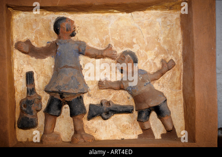 Abomey Benin Palastskulpturen von Abomey restauriert vom Getty Conservation Institute Basrelief im Palast vom Koenig Glele Abomey Benin Palace sculture di Abomey restaurate dal Getty Conservation Institute Bas Relief nel palazzo di Re Glele Foto Stock
