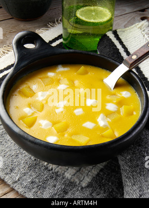 Locra de papas ecuadoriana zuppa di patate alimentari editoriale Foto Stock