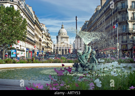 Parigi FRANCIA, Vista generale, Street Scene, Looking to Parthenon Building, quartieri, sculture pubbliche del quartiere di Parigi, fontana Foto Stock