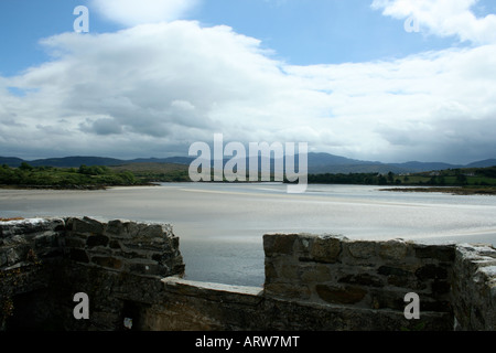 Le lacune e merli del castello di Doe, Creeslough, Donegal, Irlanda Foto Stock