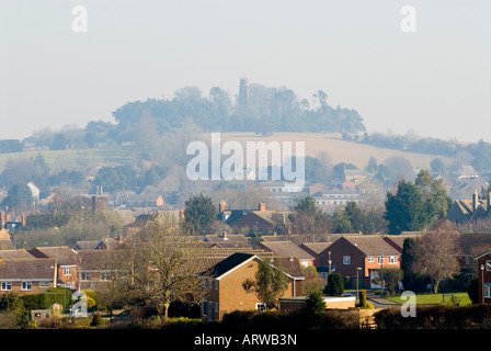 Faringdon, Oxfordshire, con la follia sulla collina in background Foto Stock