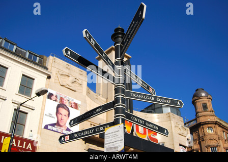 Segno post, Leicester Square, nel West End di Londra, Inghilterra, Regno Unito Foto Stock