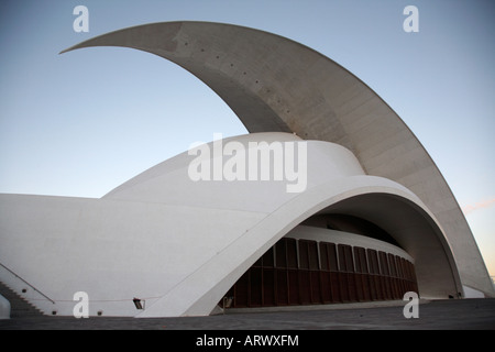 Lato tetto e ' l'ala ' dell'Auditorio de Tenerife progettato da Santiago Calatrava santa cruz Tenerife Canarie Spagna Foto Stock