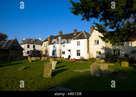 Newland Foresta di Dean GLOUCESTERSHIRE REGNO UNITO lo struzzo Inn un pub famoso per real ale e cibo Foto Stock