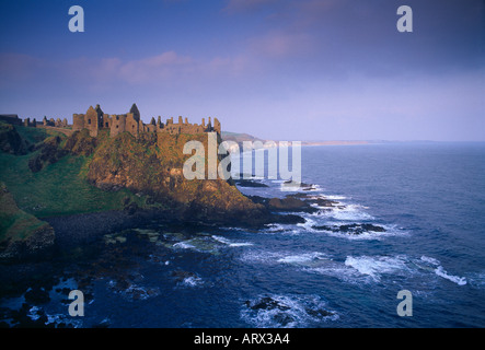 Dunluce Castle nella contea di Antrim Irlanda del Nord Regno Unito Foto Stock