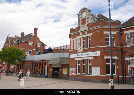 Basingstoke stazione ferroviaria in Hampshire Foto Stock