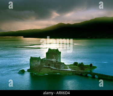 GB - Scozia: Eilean Donan Castle Loch Duich nelle Highlands Foto Stock