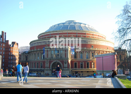 Vista esterna al tramonto, Royal Albert Hall, Kensington, London, England, Regno Unito Foto Stock