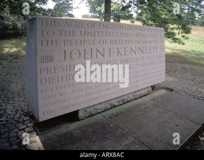 Egham Runnymede John F Kennedy Memorial vicino alla Magna Carta Memorial Surrey in Inghilterra REGNO UNITO Foto Stock