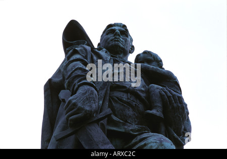 Statua nel Parco Treptower guerra sovietica Memorial Berlino Foto Stock