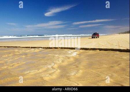 Four Wheel Drive a Eli Creek Seventy Five Mile Beach K'gari / Fraser Island Queensland Australia Foto Stock