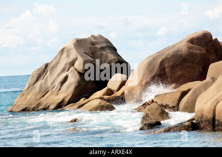 Famosa e bella spiaggia di Anse Lazio a Praslin una delle Seychelles Island Foto Stock