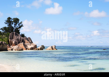 Famosa e bella spiaggia di Anse Source d'argent al La Digue una delle Seychelles Island Foto Stock