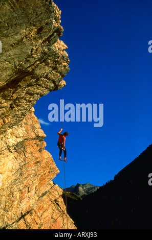 Rapelling in grandi pioppi neri americani Canyon Wasatch Mountains dello Utah Foto Stock