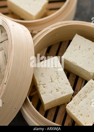 Il tofu in bambù sistema di cottura a vapore Foto Stock