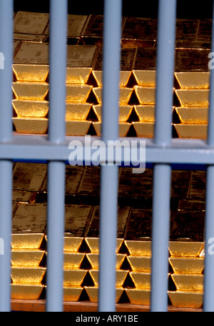 Barre di oro Lingotti in oro vault sotto la banca d'Inghilterra in Threadneedle Street London Inghilterra England Foto Stock