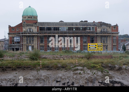 L'ex art college in Newport in fase di rinnovo Foto Stock