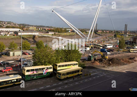 Vista di Newport centro città dalla stazione degli autobus Foto Stock