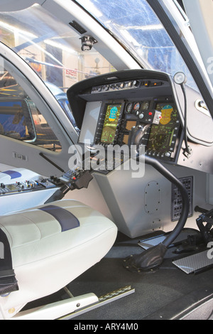 Il cockpit della campana 429 elicottero Foto Stock