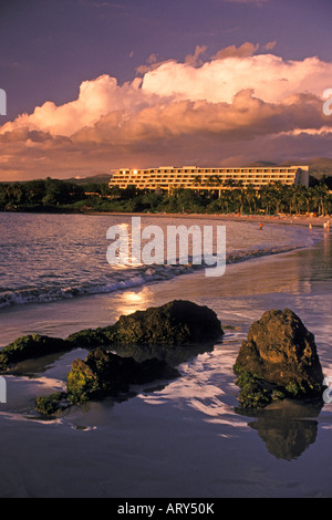 Mauna Kea beach hotel sulla Baia di Kaunaoa, Kohala Coast, Big Island delle Hawaii Foto Stock