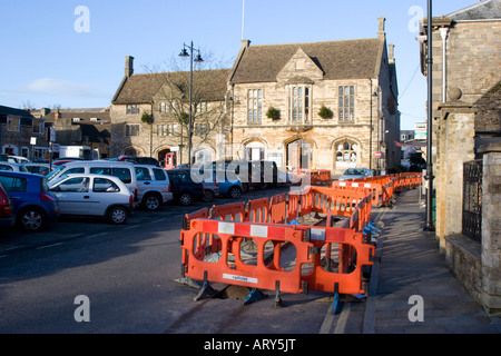 Athelstan Museum e il Municipio che si affaccia sulla piazza del mercato in Malmesbury Foto Stock