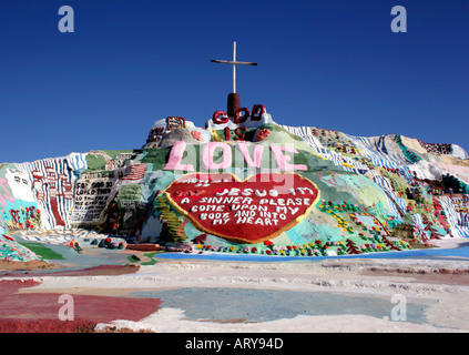 La salvezza Mountain arte di installazione nei pressi del Salton Sea in California Foto Stock