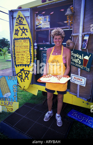 Giallo 'Shrimp Shack' cibo preferito arrestare sia per la gente del posto e turisti. Vicino alla città di Punaluu su Oahu di costa sopravento Foto Stock