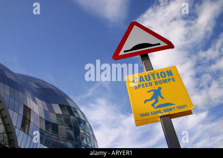 Attenzione Dossi segno Tyne and Wear Newcastle Upon Tyne Regno Unito Foto Stock