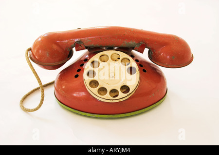 Rosso antico giocattolo di stagno telefono. Foto Stock