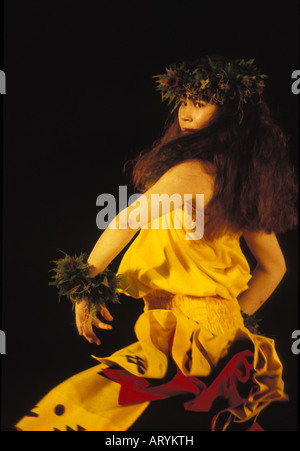 Solo editoriale. Dancing " kahiko' hula al Merrie Monarch festival di hula. Hilo, Big Island Foto Stock