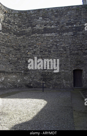 Il cortile e la croce dove è leader dell'insurrezione del 1916 erano stati eseguiti. . Kilmainham Gaol, Dublino, County Dublin, Irlanda. Foto Stock