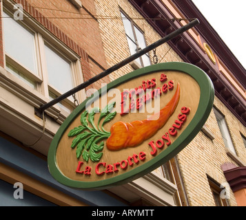 In prossimità di un cartello fuori La Carotte Joyeuse (happy carota) su Rue Saint Jean nella città di Québec, Canada Foto Stock